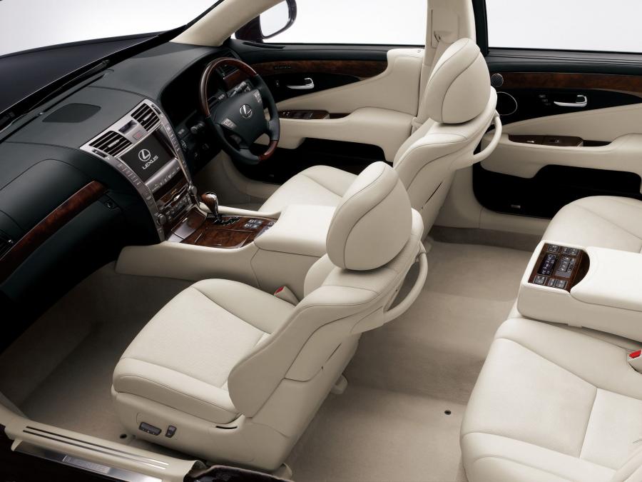  Lexus LS600h 2007 года  (JP) (фото 7 из 9)